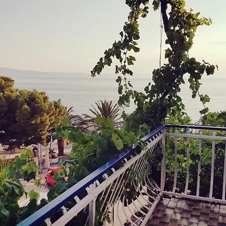 Apartment By The Sea Podgora Exterior photo
